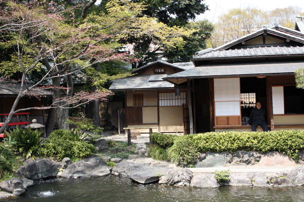 Yasukuni-Shrine-and-Sumo-018.gif