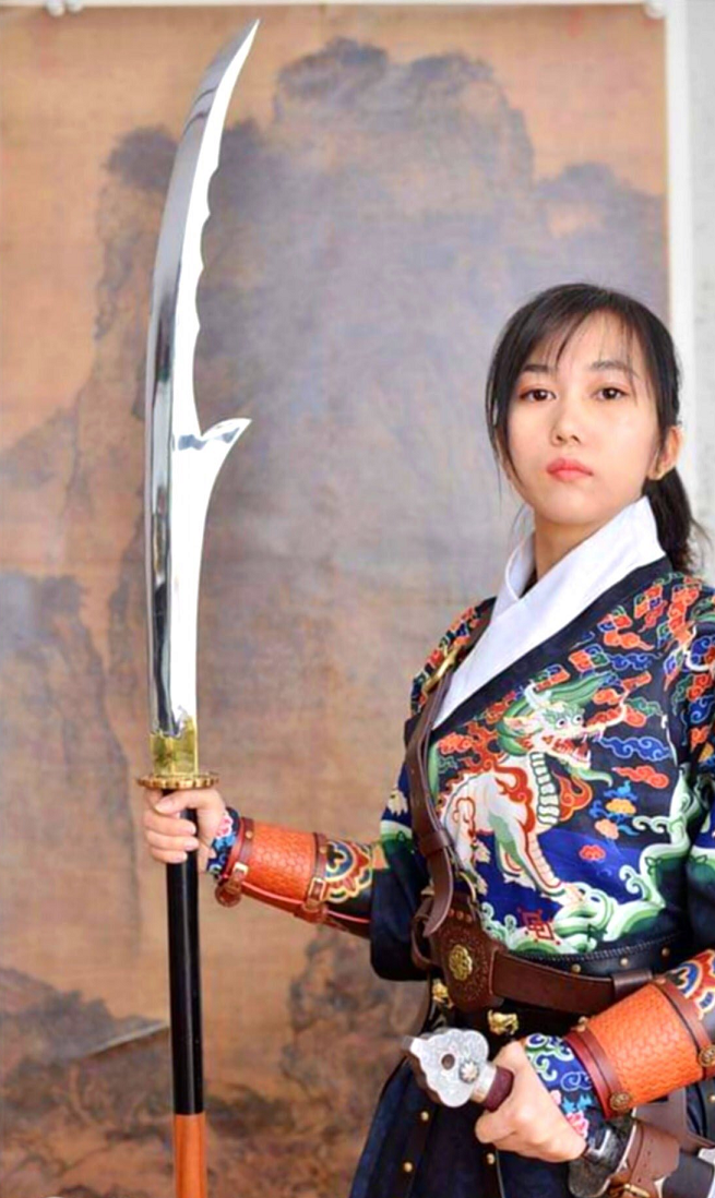 Naginata Vs Bisento: Comparing The Unique Characteristics Of Japanese  Polearms - TrueKatana