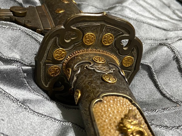 Tsuba & Seppa at Tsuka.jpg