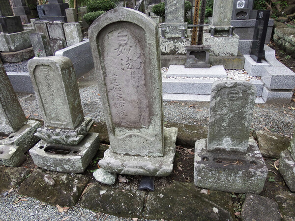 DSCF2898 Yamamura Family tombs.jpg