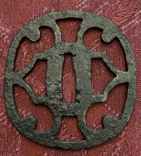 Tsuba2.thumb.jpg.5ed32d46c7a076fd1b163e7b17698356.jpg